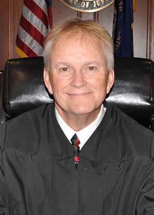 Official portrait of Judge Larry Thompson.