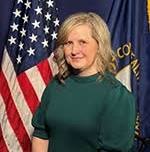 Official portrait of Lesa Dennis. 